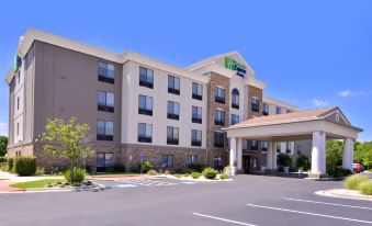 Holiday Inn Express & Suites Selma