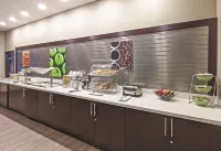 La Quinta Inn & Suites by Wyndham Tyler - University Area - breakfast