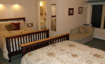 Cedar Wood Lodge Bed & Breakfast Inn