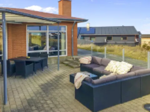 "Fris" - 100m from the Sea