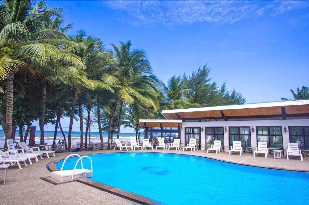 โรงแรมเจ้าหลาวทอแสงบีช