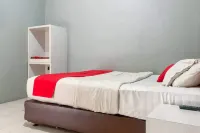 RedDoorz @ Jalan Sei Batang Hari Medan Hotels in Babura Sunggal