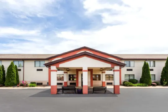 普利茅斯速8酒店