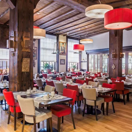 Best Western Plus Monopole Metropole Отели рядом с достопримечательностью «Музей модернистского и современного искусства»