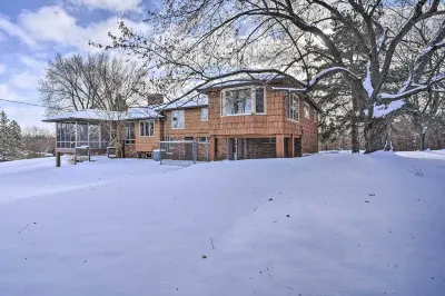 15 Mi to Downtown Minneapolis Retreat on 5 Acres