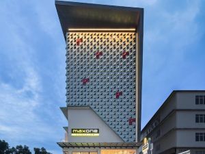 MaxOneHotels Kota Harapan Indah Bekasi