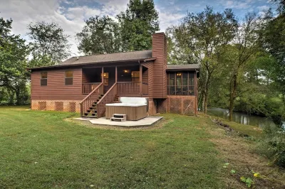 Creekfront Cabin Near Chattanooga with Hot Tub!