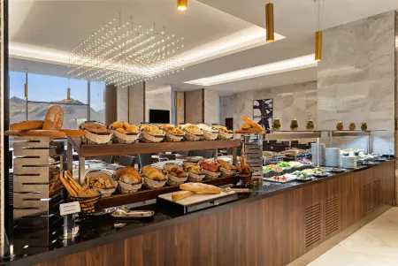 voco Makkah Отели рядом с достопримечательностью «king abdullah zamzam water distribution center»