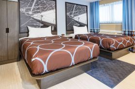 Super 8 by Wyndham Lindenhurst