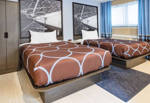 슈퍼 8 바이 윈덤 린덴허스트