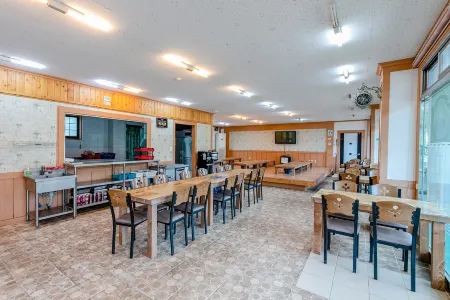 Hongcheon Gangae Pension Отели рядом с достопримечательностью «Palbongsan Tourist Site»