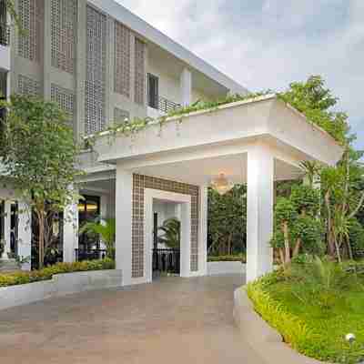 Eightfold Urban Resort Hotel Exterior