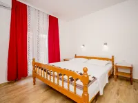 Hilde Red - 3-Star