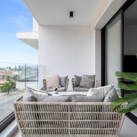 Sanders Elgio - Neat 3-Bdr Apt with Rooftop Hotels in Agios Athanasios