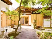 塵表閣本店 SNOW MONKEY RESORTS INFO & GIFT SHOP周辺のホテル