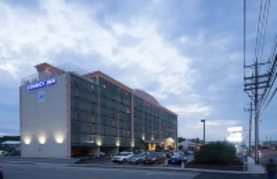 Fenwick Inn Hotels near Northside Park