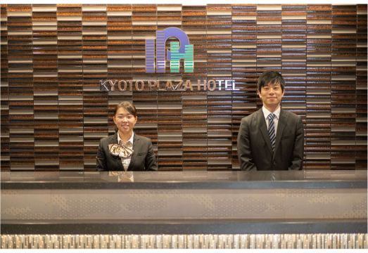 호텔의 깨끗하고 정갈한 침실 인테리어