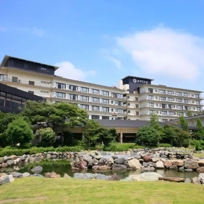 Yamashiro Onsen Miyabi No Yado Kaga Hyakumangoku Отели рядом с достопримечательностью «Станция Kaga Onsen»