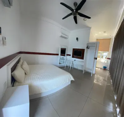Lsh Rest House Hotels near Cluster Lecture Hall 1