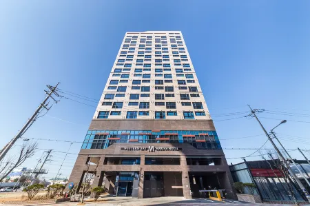 Western Bay Marina Hotel Отели рядом с достопримечательностью «Anjung-ri»