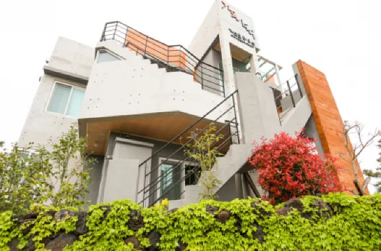 Jeju Gaonnuri Guest House Hotels near Cheonjiyeon Waterfall