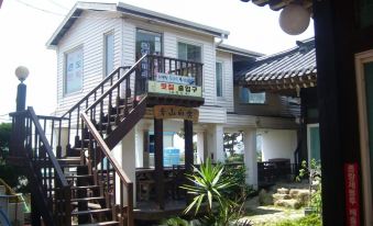 Geojedo Smile of Thousand Years Pension