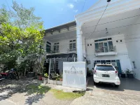 RedDoorz Near Kantor Walikota Manado Hoteller i Lawangirung