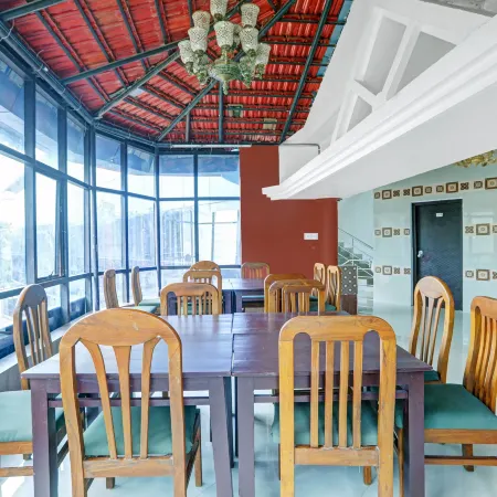 Itsy Hotels Regalia Grand, 500 Mtrs from Madikeri Fort