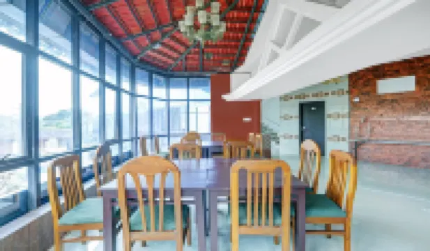 Itsy Hotels Regalia Grand, 500 Mtrs from Madikeri Fort
