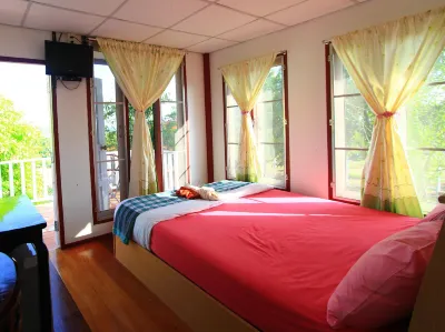 Baanrai Areeya Hotels in Chom Bueng