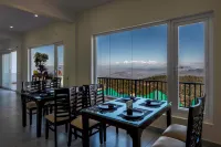 Shree Parijat Resort - Luxury Resort in Mukteshwar فنادق في Mukteshwar