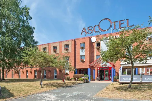 The Originals City Hôtel Ascotel Lille Est Grand Stade - Airport Shuttle