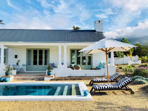 La Cotte Orchard Cottages - parking
