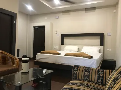 Hotel Li-N-Ja Отели рядом с достопримечательностью «Парк Бхимабхой»