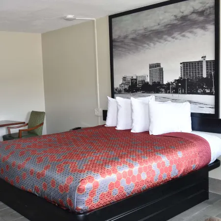 Super 8 by Wyndham Biloxi