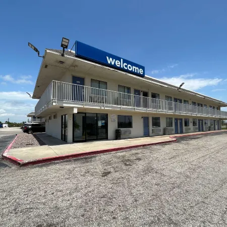 Studio 6 Galveston, TX Отели рядом с достопримечательностью «Port Of Galveston»