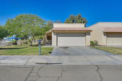 Renovated Yuma Home w/ Community Pool!