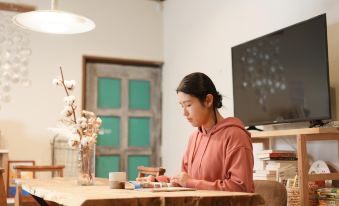 Hostel Ini Kobe & Brun Donut Cafe