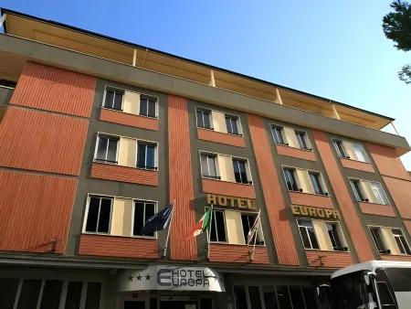 Hotel Europa Отели рядом с достопримечательностью «Villa Castelletti»