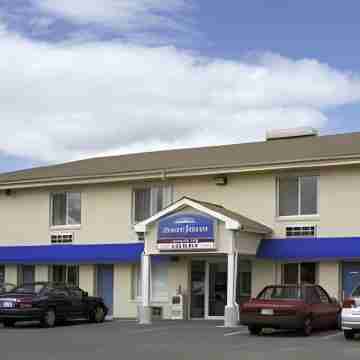 Howard Johnson by Wyndham Springfield Hotel Exterior