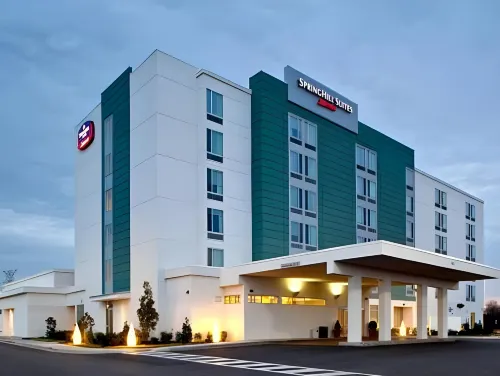 亨茨維爾市中心SpringHill Suites飯店 - 停車場