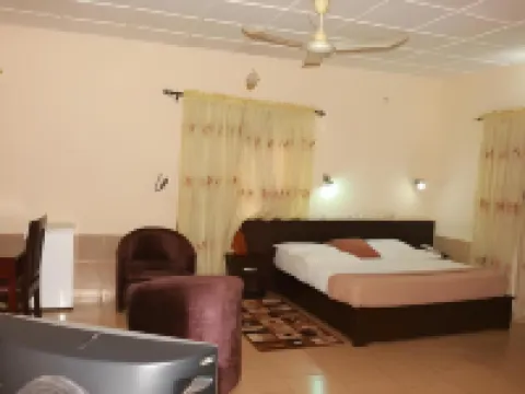 Liz Ani Hotel โรงแรมในแคละบาร์