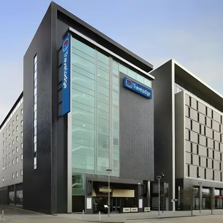 Travelodge Milton Keynes the Hub Hotel Отели рядом с достопримечательностью «Железнодорожный вокзал Блетчли»