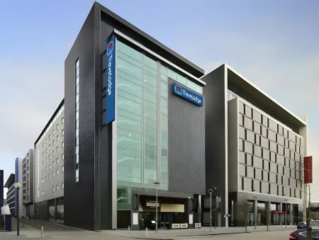 Travelodge Milton Keynes the Hub Hotel Отели рядом с достопримечательностью «ANV Measurement Systems»