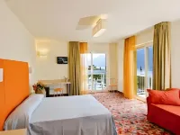 Hotel Royal Village فنادق في ليموني سول غارد