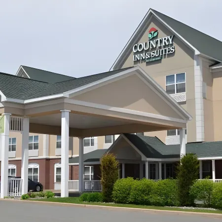 Holiday Inn Express & Suites MARQUETTE by IHG