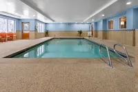 Holiday Inn Express & Suites Freeport - Brunswick Area