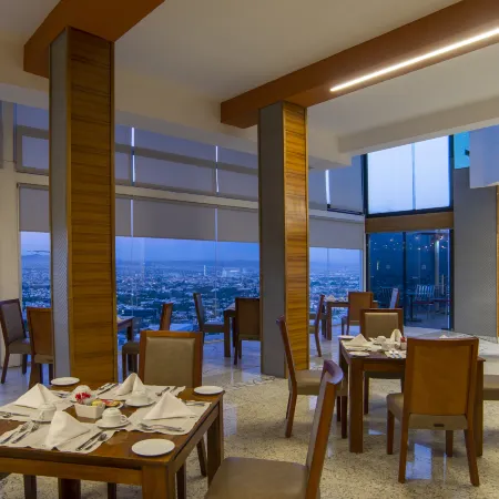Holiday Inn QUERETARO ZONA DIAMANTE by IHG
