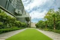 The Leela Ambience Convention Hotel Delhi Отели в г. 