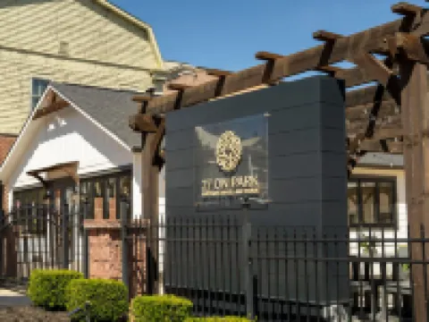 27 on Park Boutique Hotel & Venue Hotels in Lumpkin County